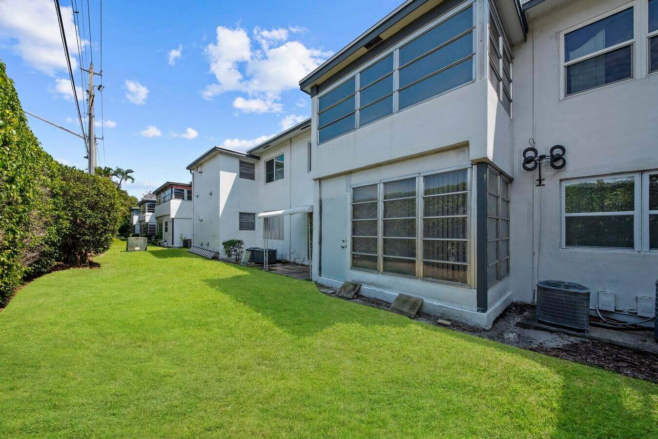 Building Photo - 1111 Lake Ter