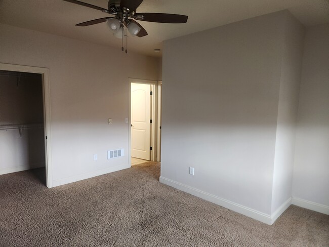 2nd bedroom with walk in closet and door access to 2nd bathroom - 4100 Mullan Rd