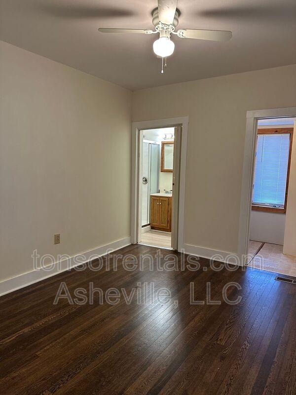 Building Photo - 1809 Windsor Dr