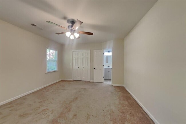 Building Photo - 11925 N Hickory Trace