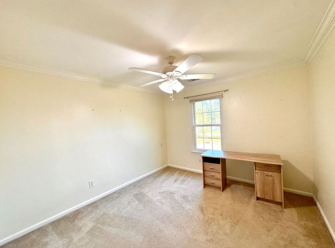 Building Photo - 3917 Larchwood Dr