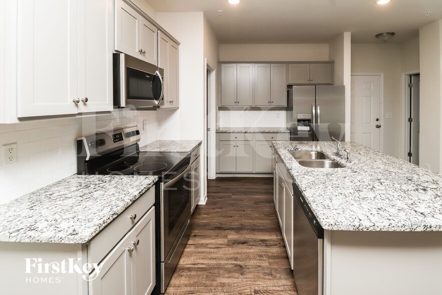 Building Photo - 2046 Cypress Village Dr NW