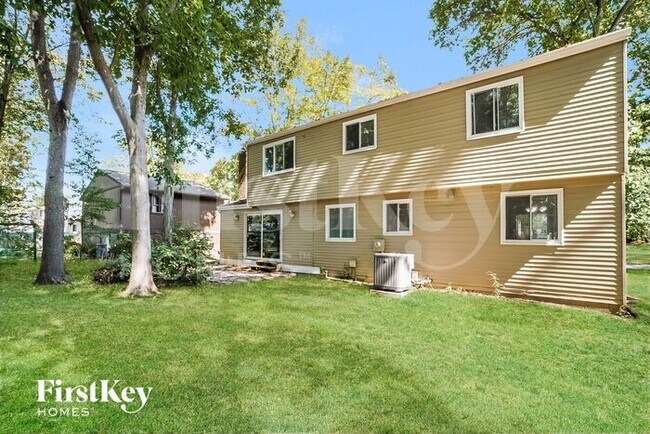 Building Photo - 815 Mcdonell Dr