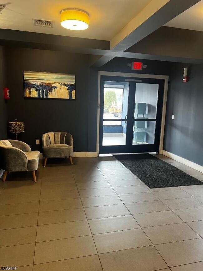 Building Photo - 22 Center St