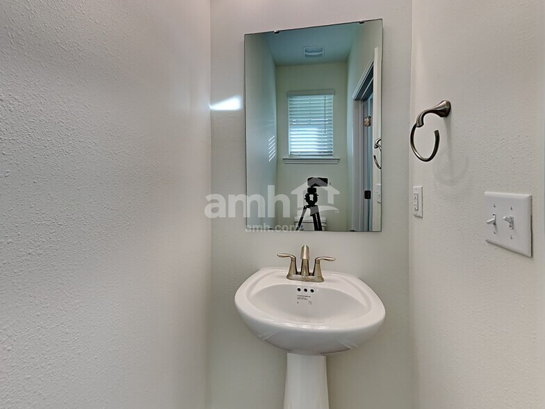 Building Photo - 12277 Sapp Rd