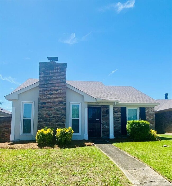 Building Photo - 3050 Sutton Dr