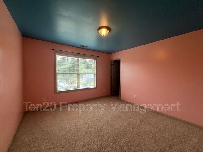 Building Photo - 25 Red Maple St