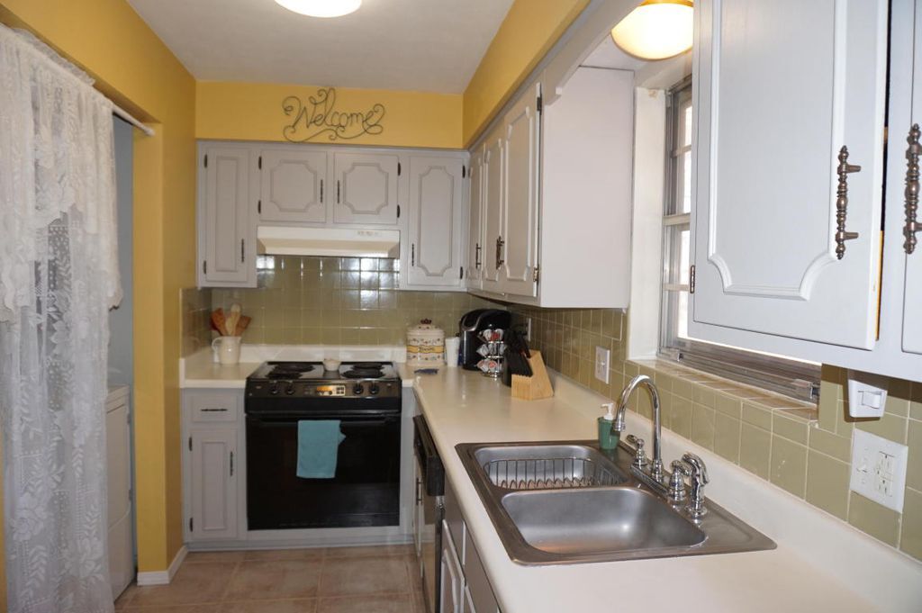 Building Photo - 2536 S McCann Ave