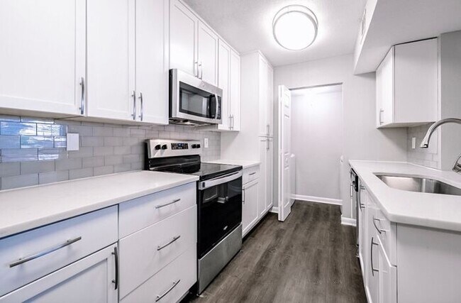 Building Photo - Luxurious 1-Bedroom Apartment in Atlanta’s Upper Westside | In-Home Washer & Dryer