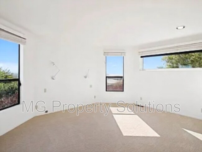 Building Photo - 974 Vernal Ave