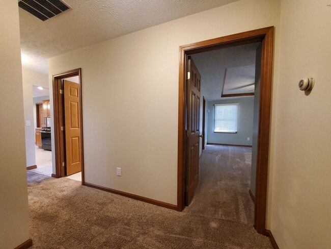 Building Photo - 3-bedroom 2 Bath