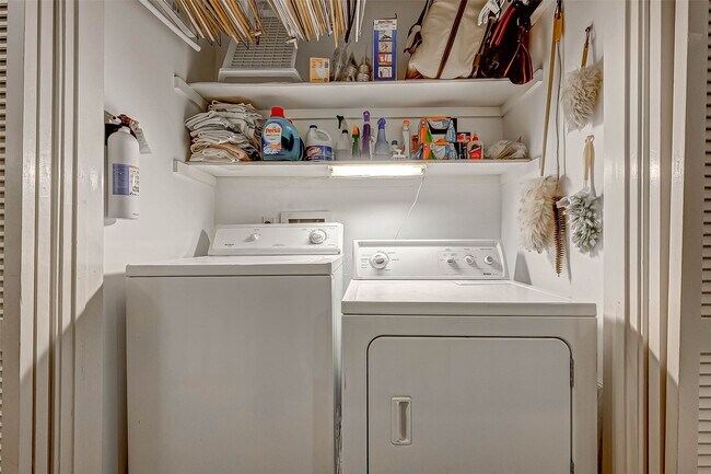 Building Photo - 5976 Woodway Place Ct