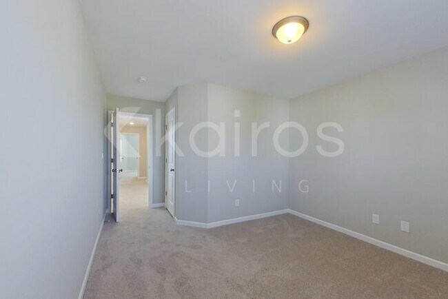 Building Photo - 888 Silent Barge Cv