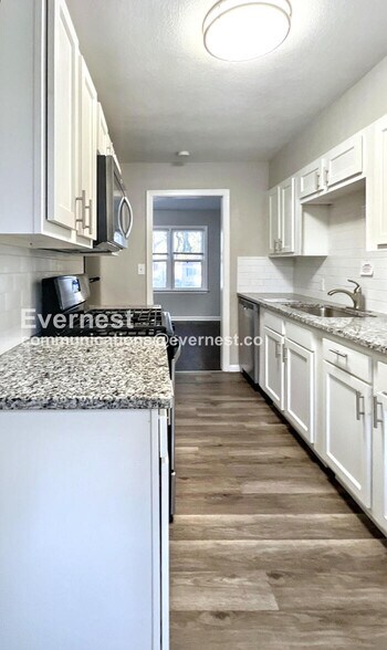 Building Photo - 9611 E 33rd St S