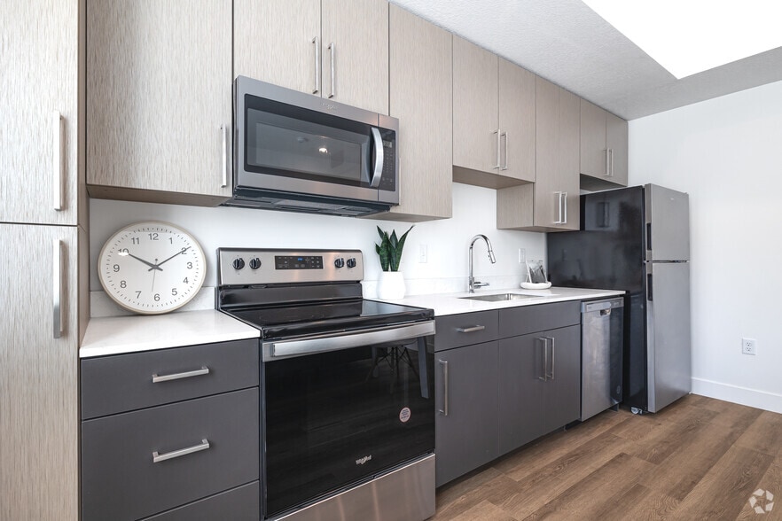 1BA - 598SF - Kitchen - Alta Vue
