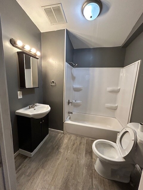 Building Photo - 518 Beckman St