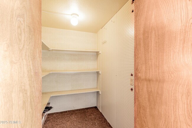 Building Photo - 625 E Northview Ave