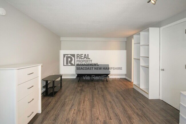 Building Photo - 93 Henry Law Ave