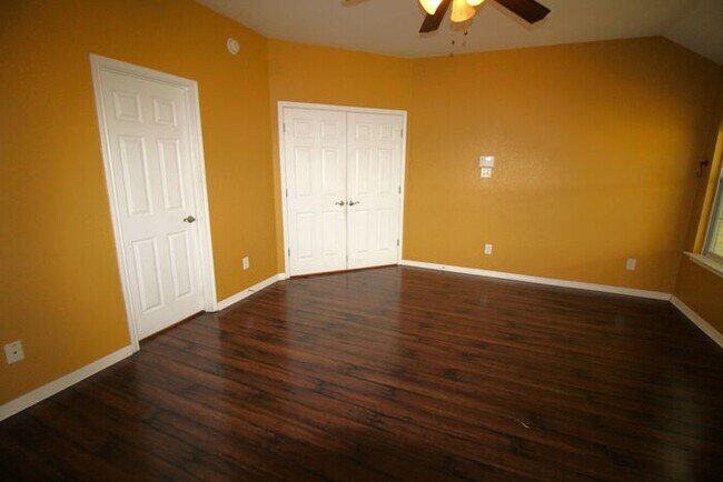 Building Photo - 2908 Tucson Dr