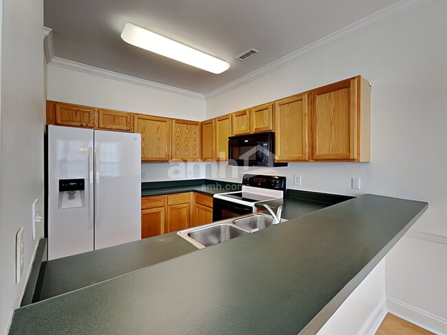 Building Photo - 5017 Village Lawn Dr