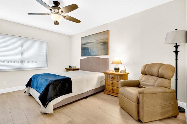 Building Photo - 10909 SW 113th Pl