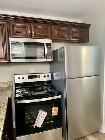 Building Photo - Townhomes at West Little Creek