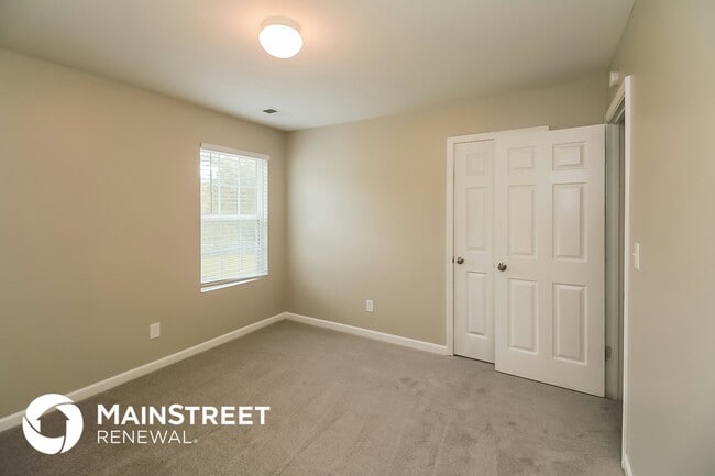 Building Photo - 365 Walton View