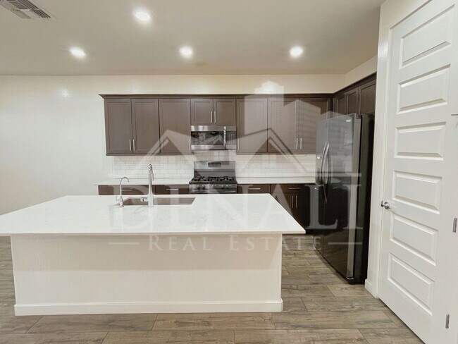 Building Photo - 17155 N 9th Pl