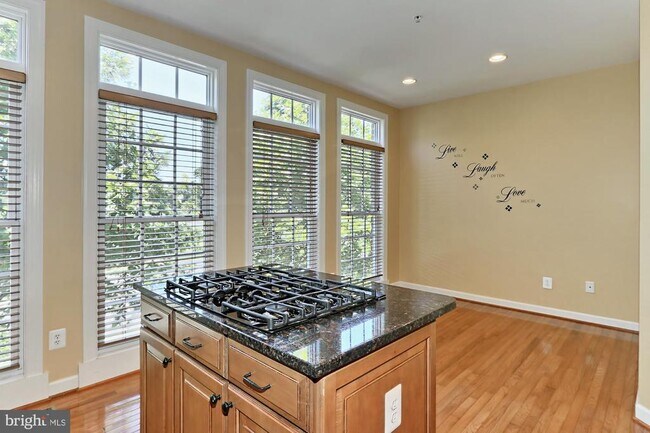 Building Photo - 478 Ferdinand Day Dr