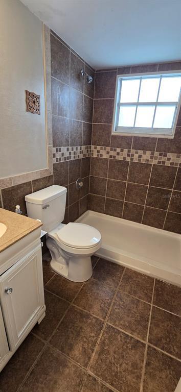 Building Photo - 588 Fairways Ln