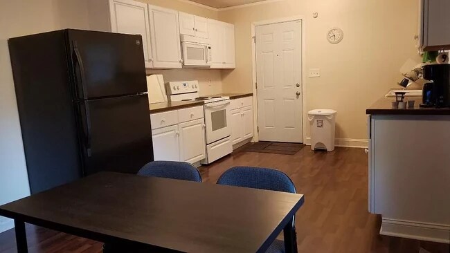 Building Photo - 439 Potomac Ave