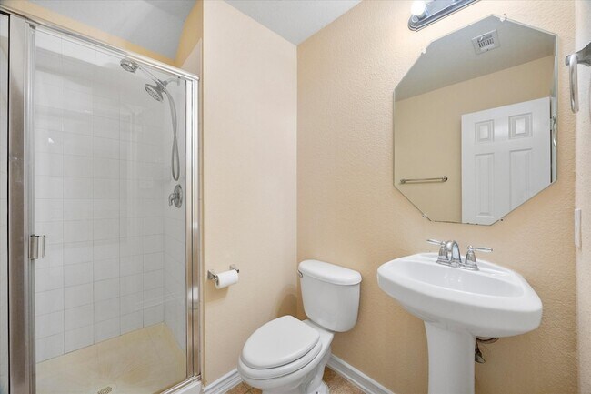 Building Photo - 1100 Camelot Dr