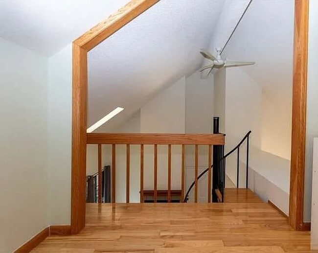 Building Photo - Updated Top-Floor Condo in Boulder’s Powde...