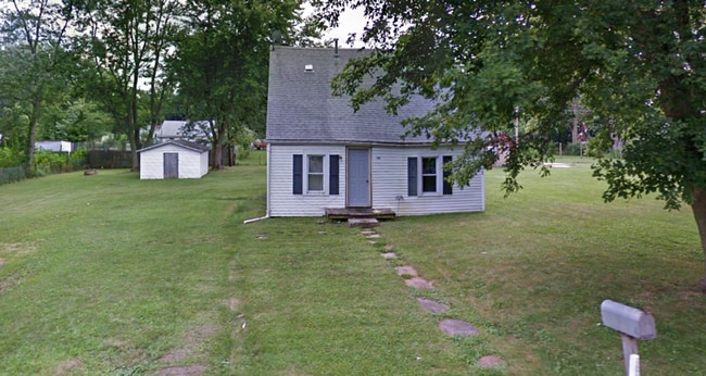 Primary Photo - Cozy Home with a Lot of Land!