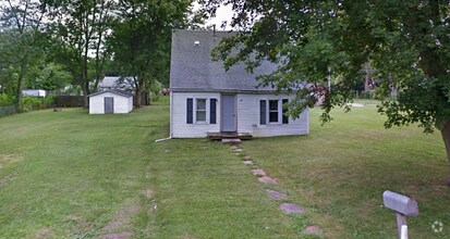 Building Photo - Cozy Home with a Lot of Land!
