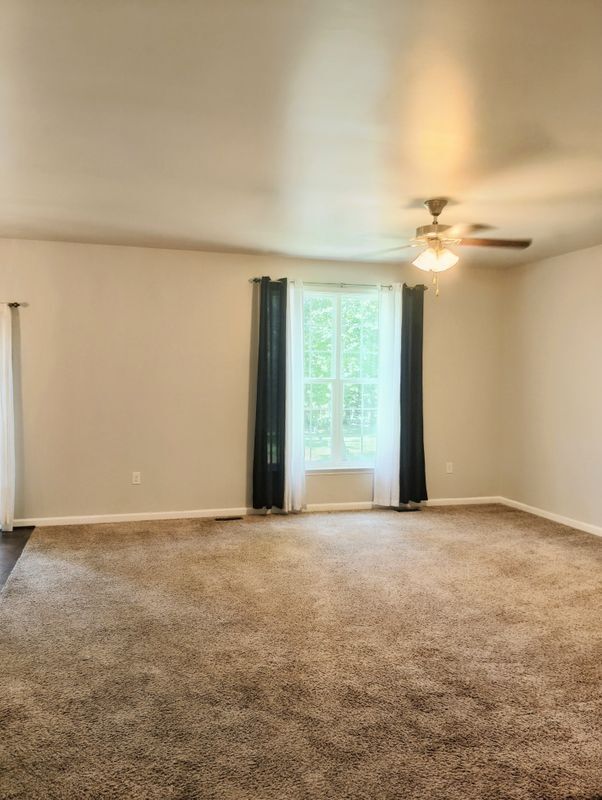 Building Photo - 2913 Lakeview Pkwy