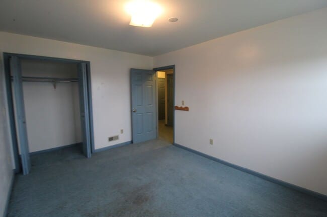 Building Photo - For Rent: Spacious Ranch-Style Home with S...
