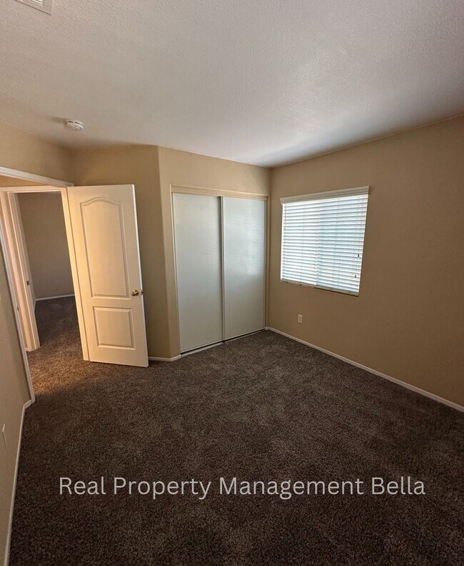 Building Photo - 3 Bed 3 Bath Perris Home w/ Office Space & Community Pool