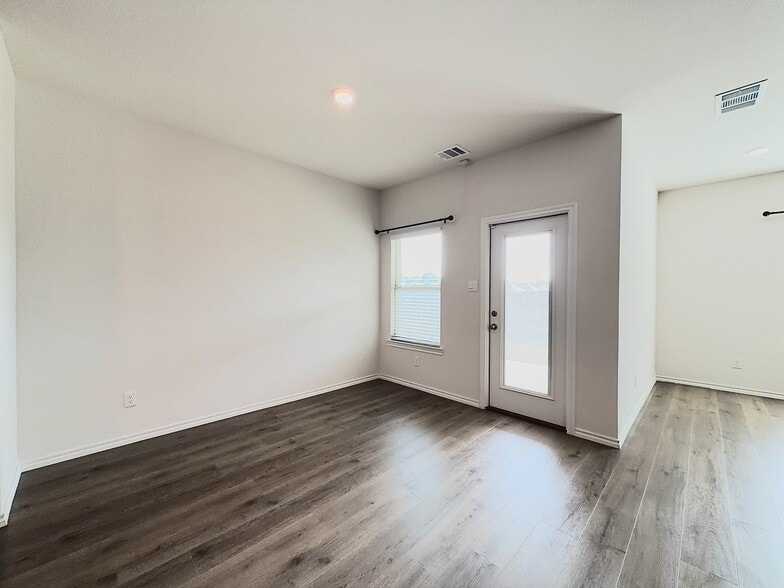 Building Photo - 218 Alice Spgs Ln