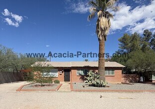 Building Photo - Three Bedroom Ranch Style Home