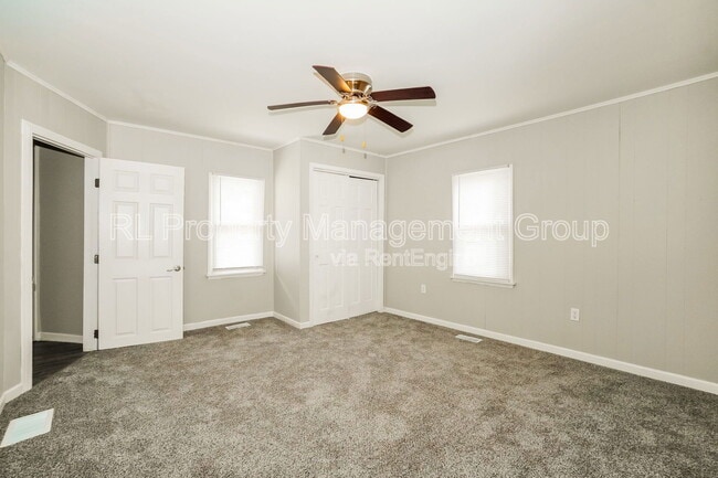 Building Photo - 848 E Chestnut St