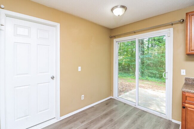 Building Photo - 5438 Farmview Close