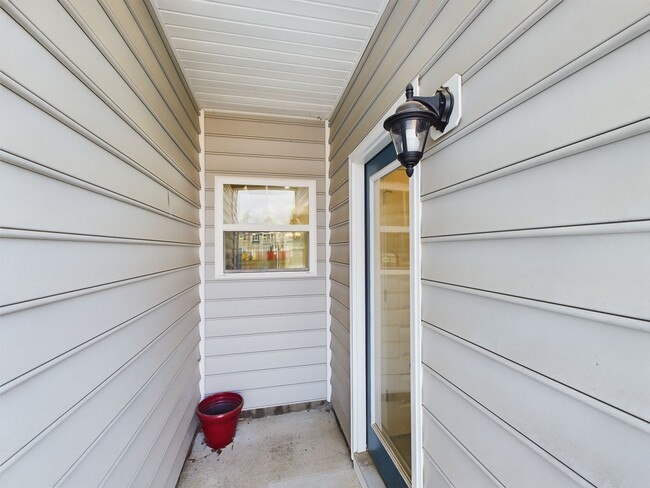 Building Photo - 6127 Buntline Ln