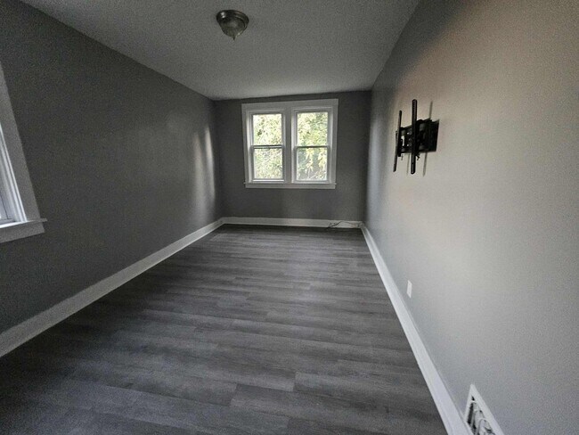 Building Photo - 2 Bedroom apartment for rent!  Located in ...