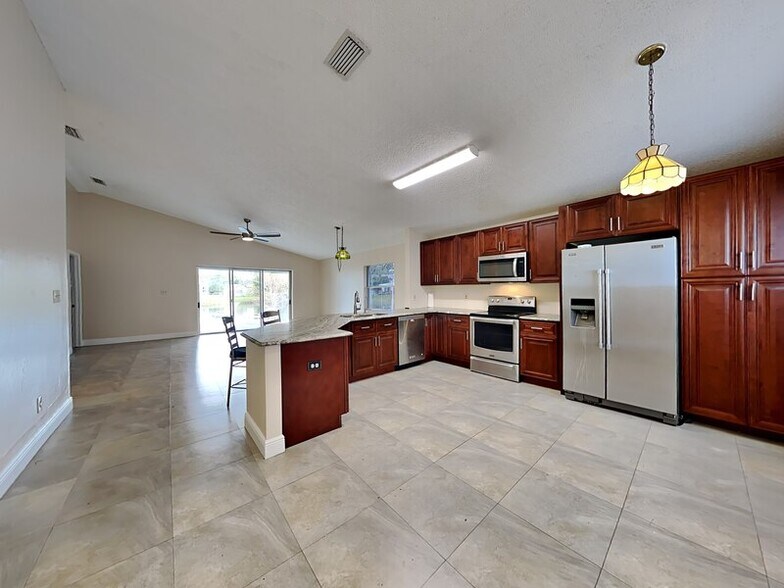 Building Photo - 276 Frances Ave