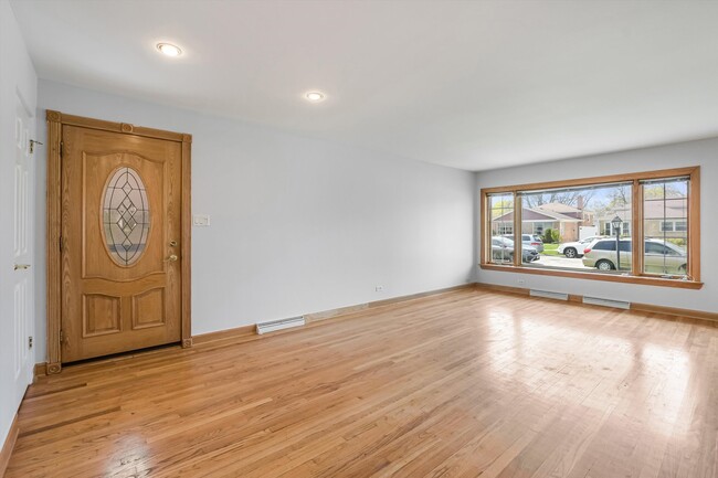 Building Photo - 9233 Parkside Ave
