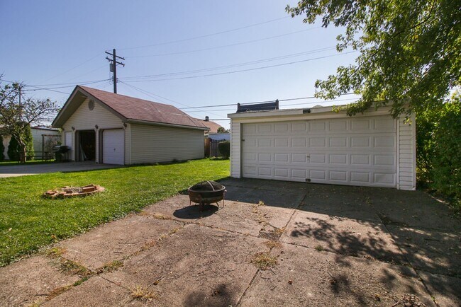 Building Photo - 7703 Essen Ave