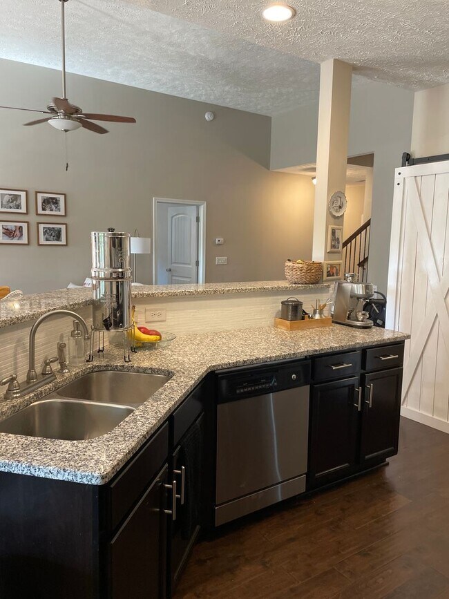 Building Photo - 987 Promenade Dr