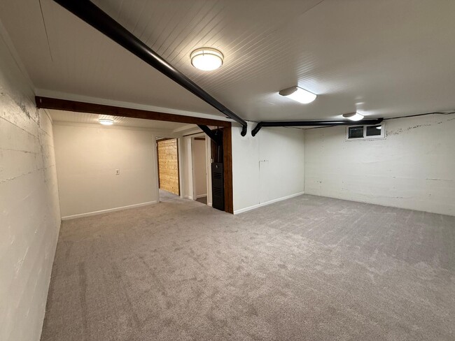Building Photo - 580 N 13th St