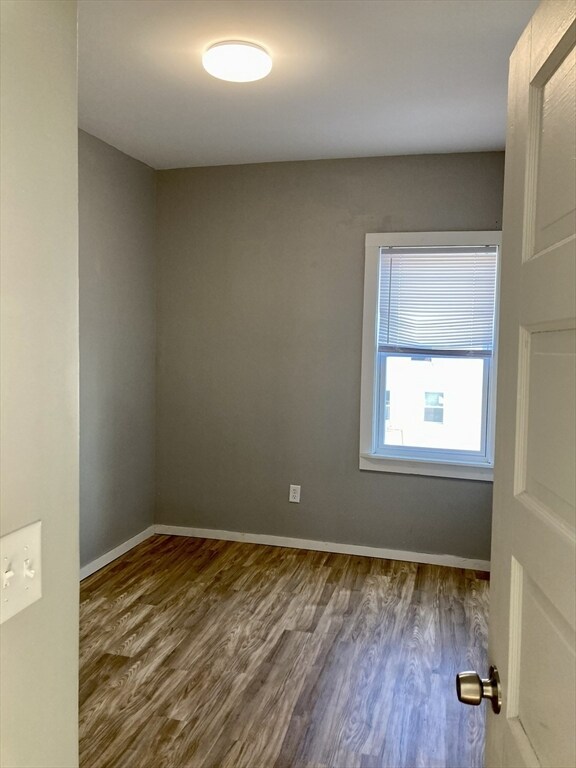 Building Photo - 49 Linden St